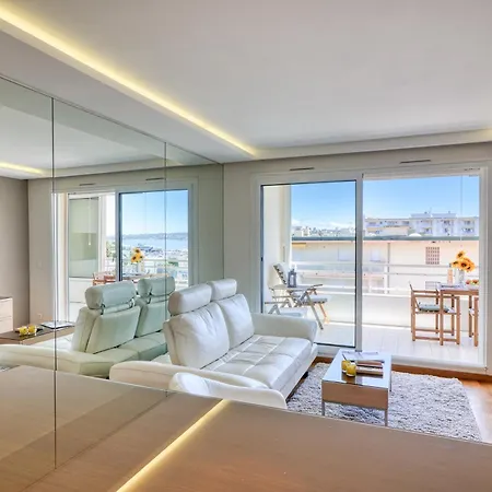 Sea View With Swimming Pool - Happy