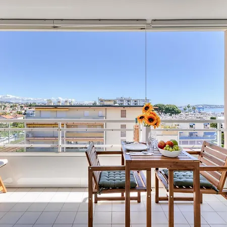Sea View With Swimming Pool - Happy Appartamento
